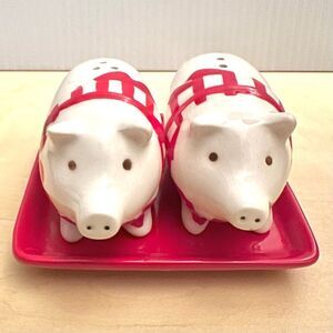 NWOT Sur La Table Cute Little Piggies Salt and Pepper Shakers